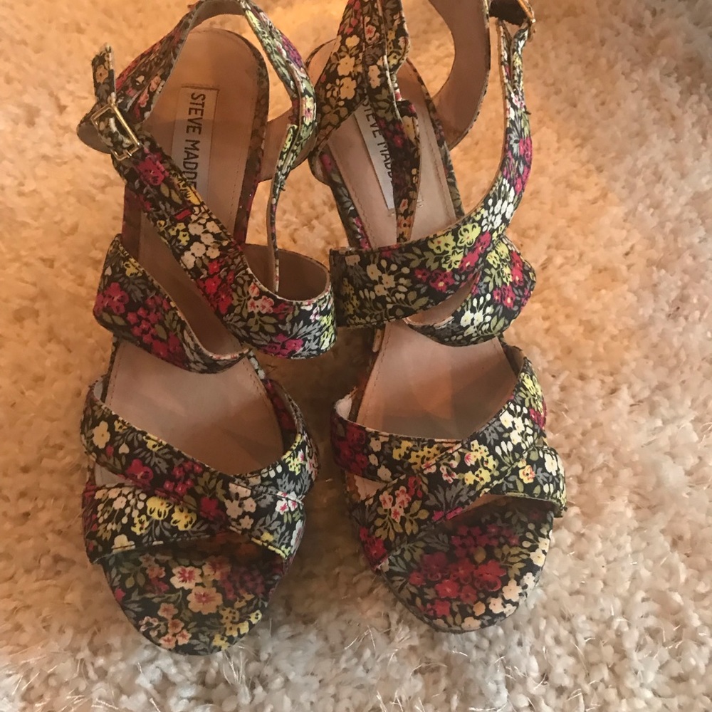 Floral Steve Madden wedge